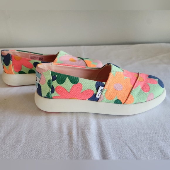 Toms Alpargata Mallow - Patina Green Retro Floral Print- Size 5W- Released 2022 - Picture 1 of 6